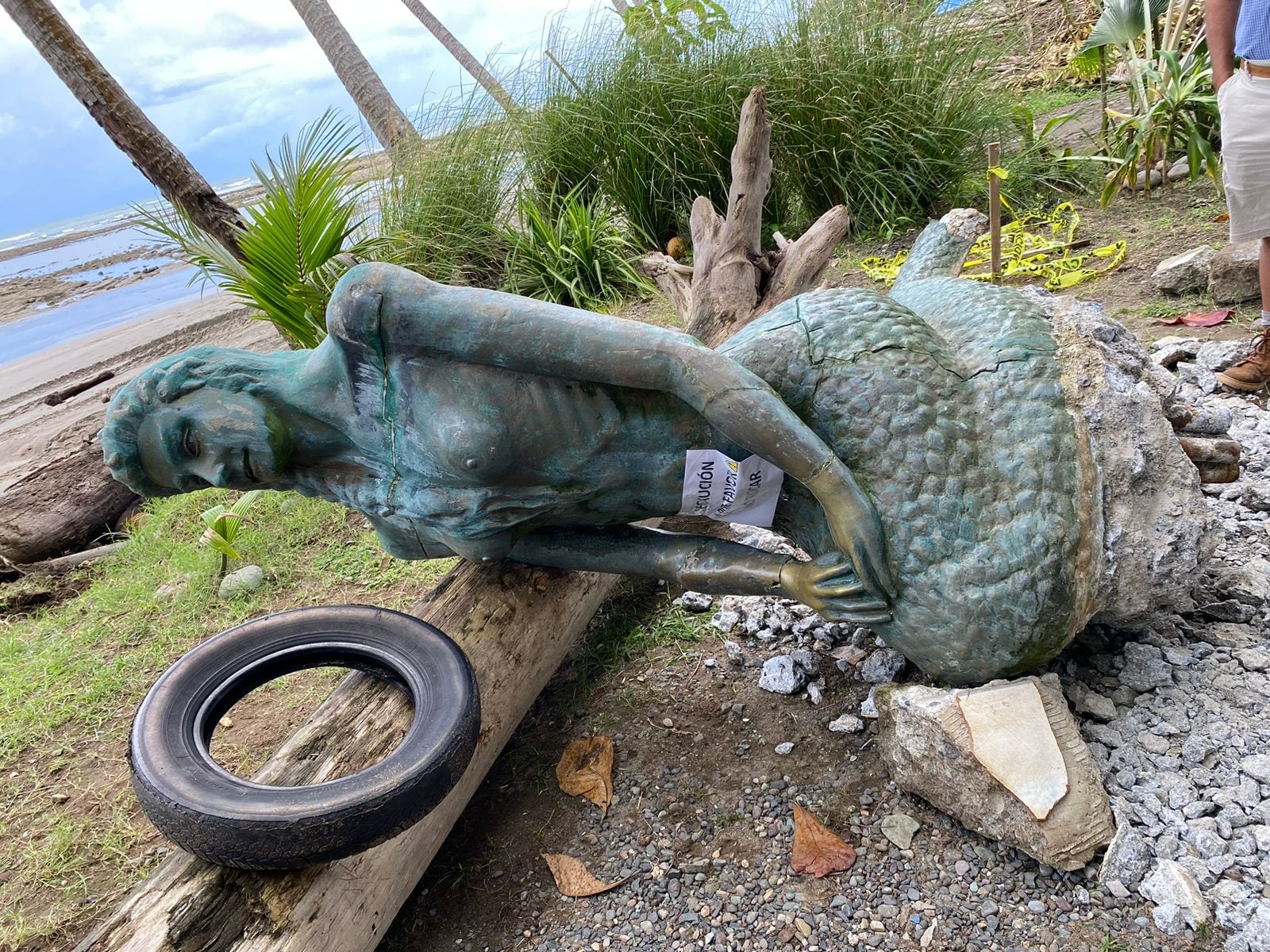 La sirena de Esterillos ya regresó al lugar que ama, el mar, permitiendo así que don Fernando Mora Jiménez pueda seguir soñando con ella, sobre todo ahora que la dejaron más guapa que nunca antes.