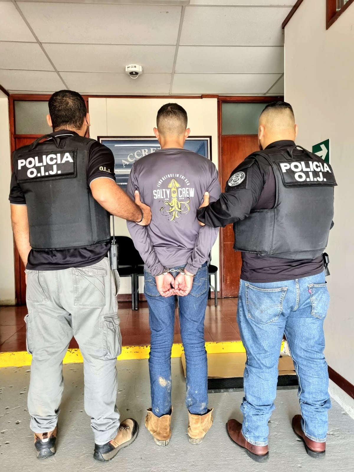 El OIJ capturó este martes a un sujeto de apellido Fonseca, como sospechoso de matar a balazos a dos jóvenes en una riña. Foto: Cortesía OIJ.