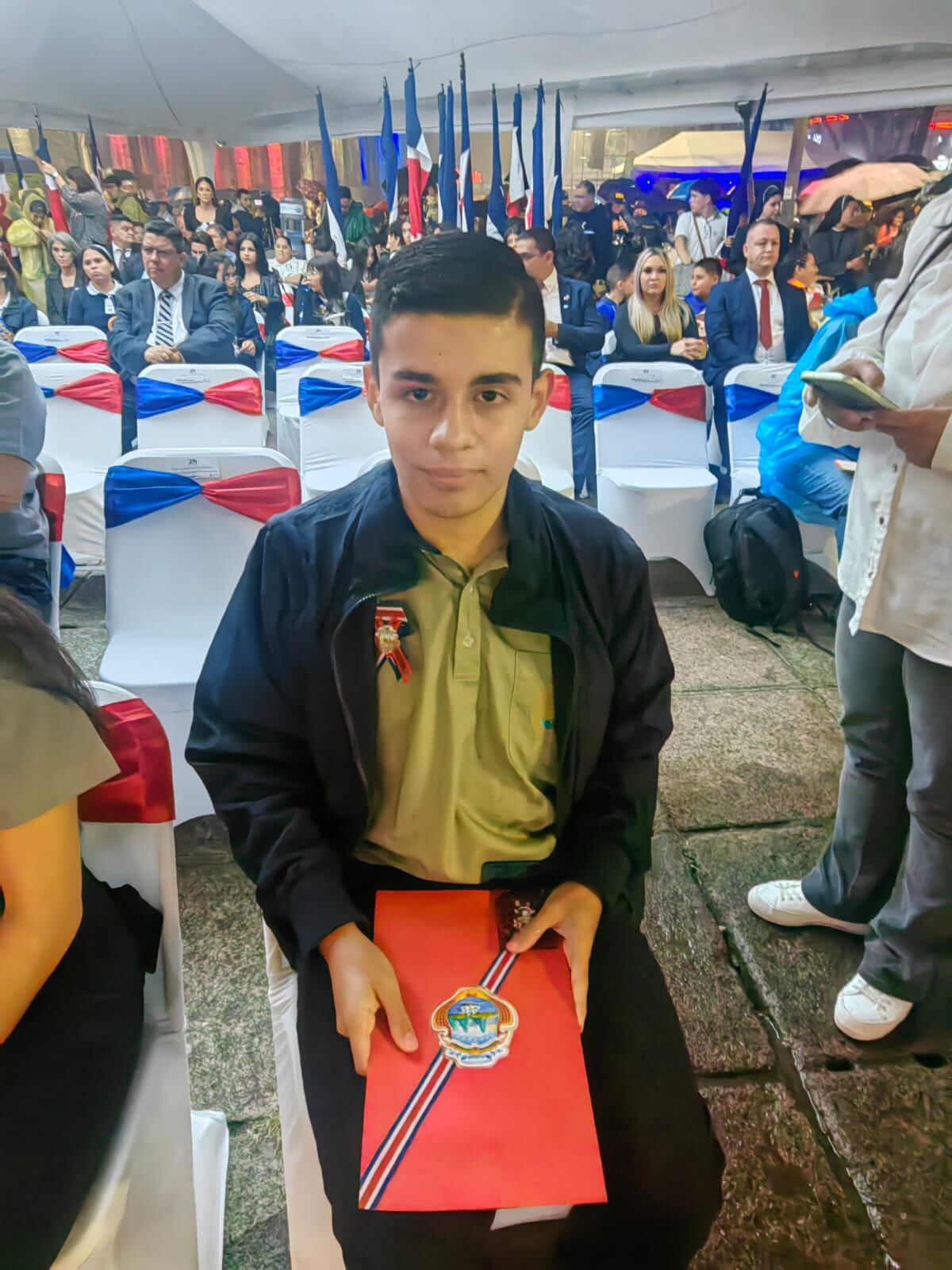 Bryan José Garita Sánchez, del Colegio Seráfico San Francisco de Cartago, dio el discurso estudiantil en los actos patrios del 14 de setiembre en Cartago