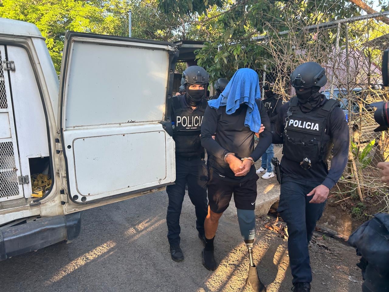 Varela fue detenido por las autoridades en Esparza.