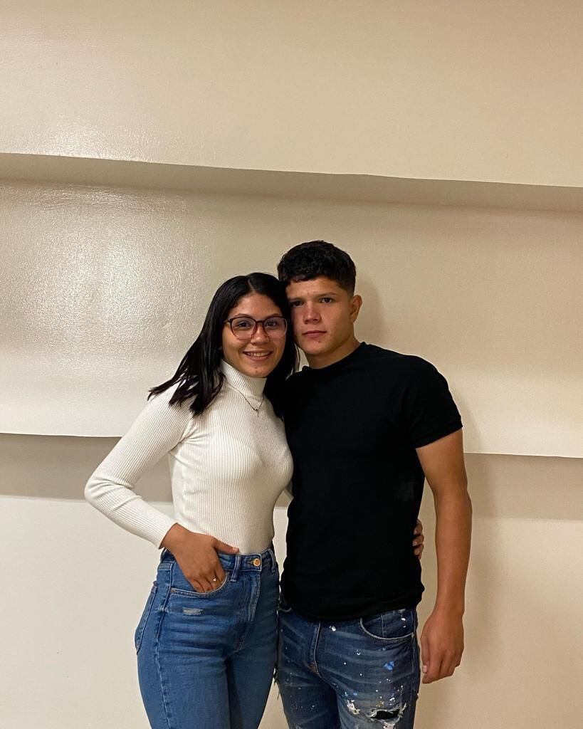 José Mora Treminio y su novia Scarlett