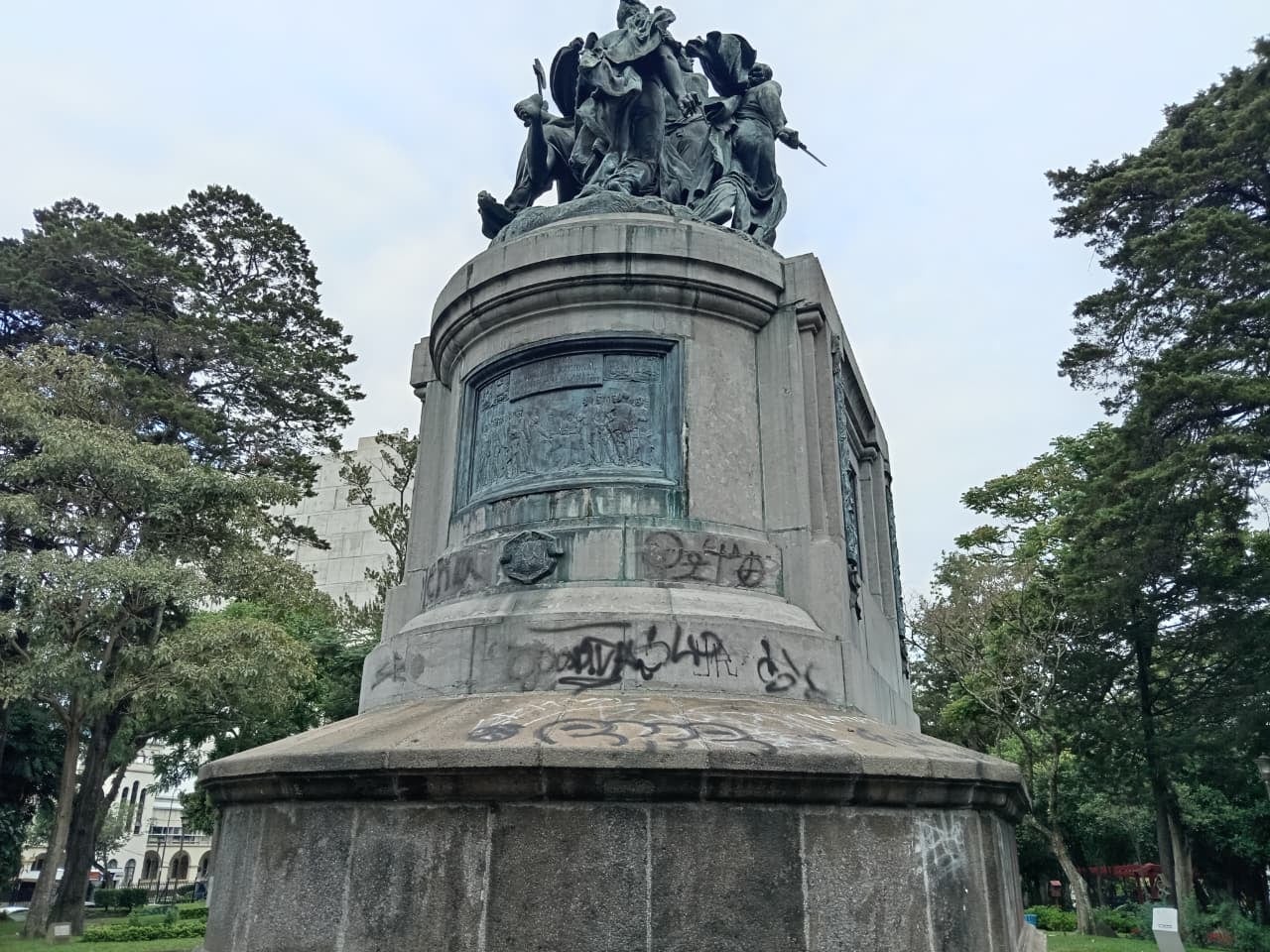 El Monumento Nacional luce vandalizado este 7 de setiembre.
