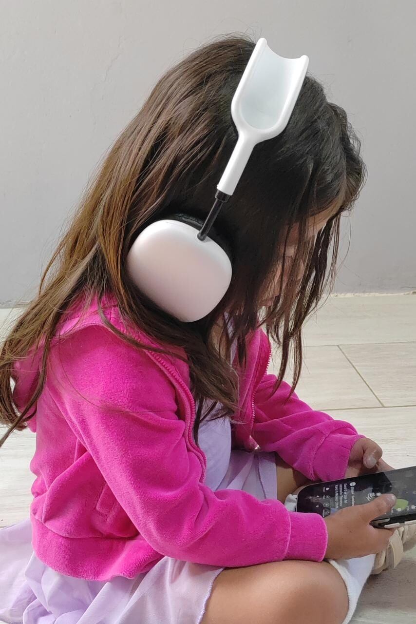 Alissa Solano Boza, una hermosa nicoyanita de cinco años de edad está que no cabe de contenta porque su amada Shakira disfruta de sus vacaciones en Costa Rica