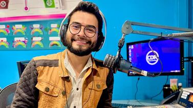 Influencer y locutor tico se desahoga y suplica apoyo por su familia