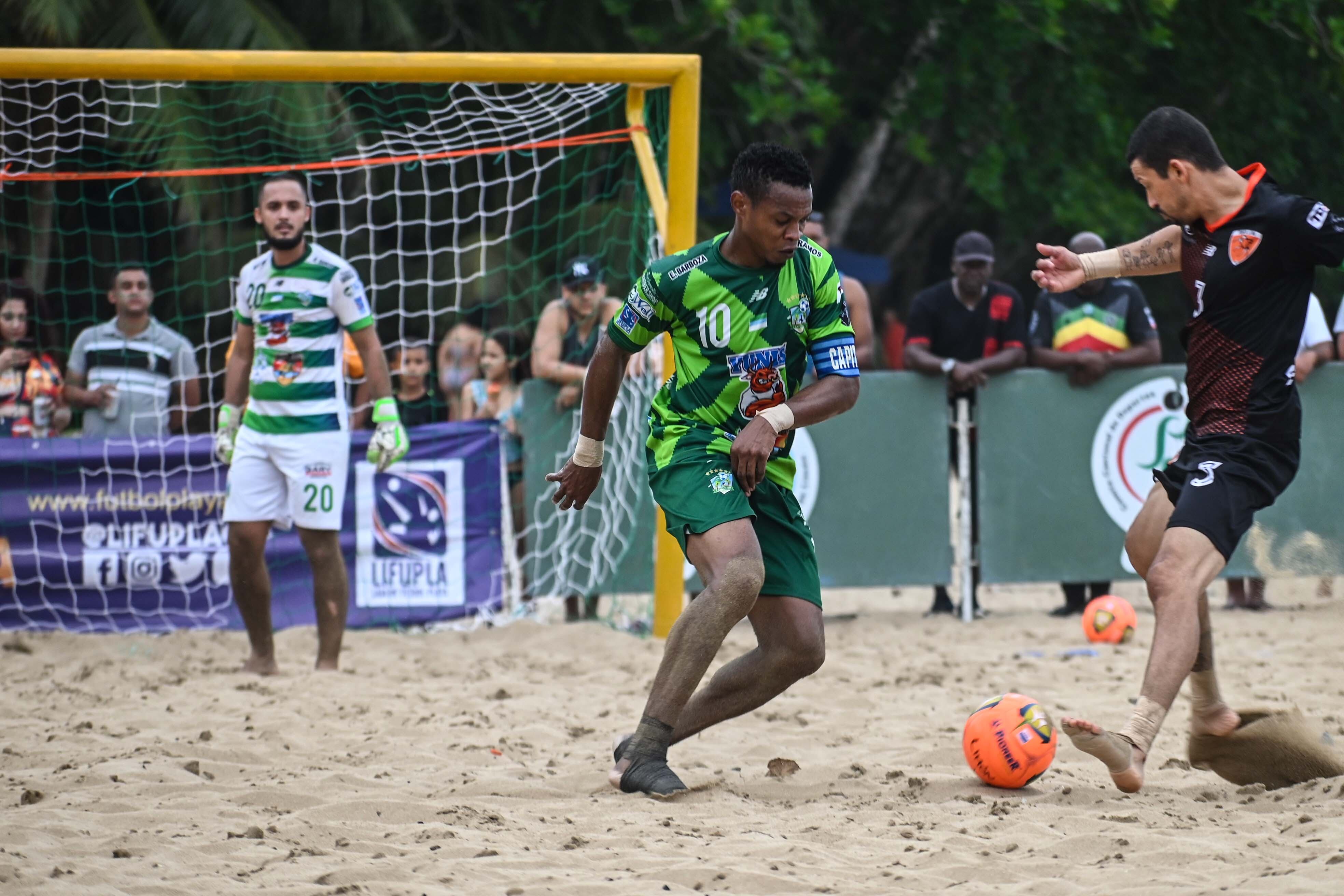 Yunis Limón, campeón de futbol playa