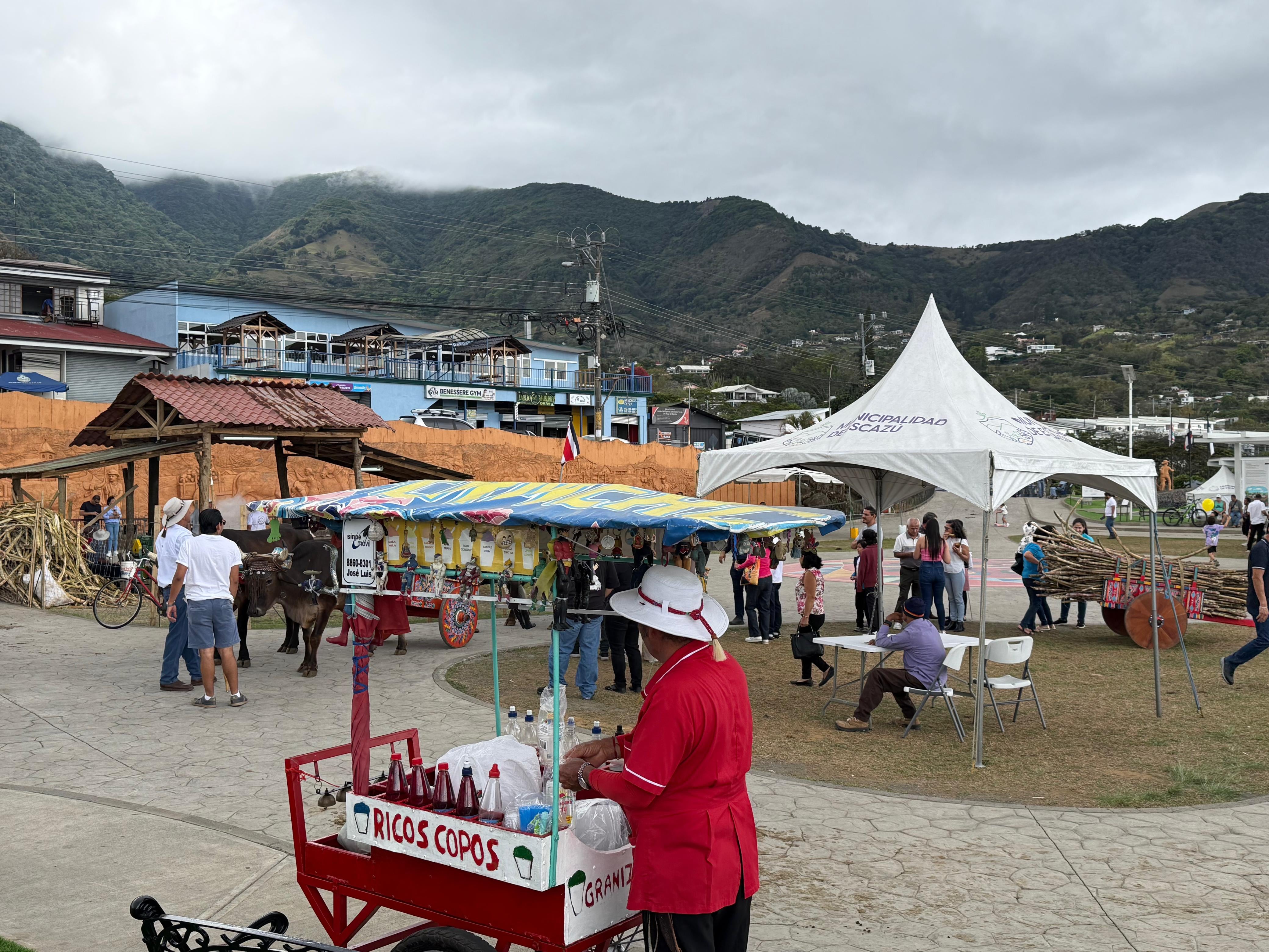 Don José Luis Umaña Chávez, un hombre de 65 años de edad, es el copero de oro de San Antonio de Escazú que tiene 49 años endulzando la vida con trabajo y puro corazón
