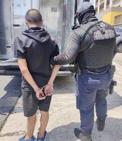 El sospechoso fue detenido pocas horas después en una cuartería en Purral.