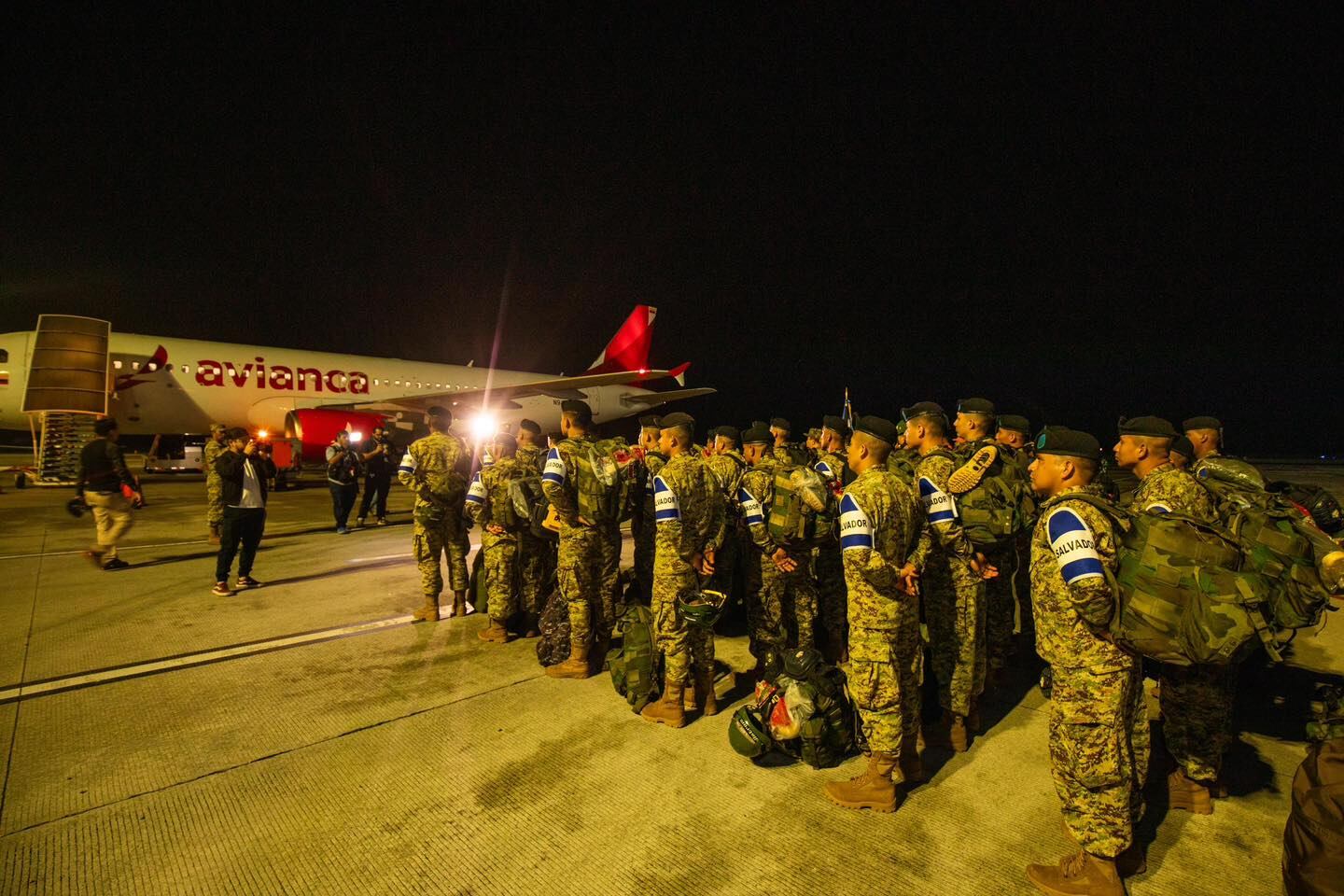 Ayuda humanitaria que mandó El Salvador tiene un problema por los soldados