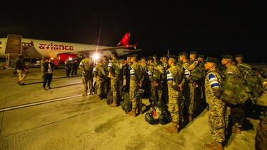 Nayib Bukele trajo aviones llenos de ayuda, pero hay un problema con los soldados que vinieron