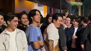 Hijo de reconocido presentador graba viral acción contra carro de un infiel