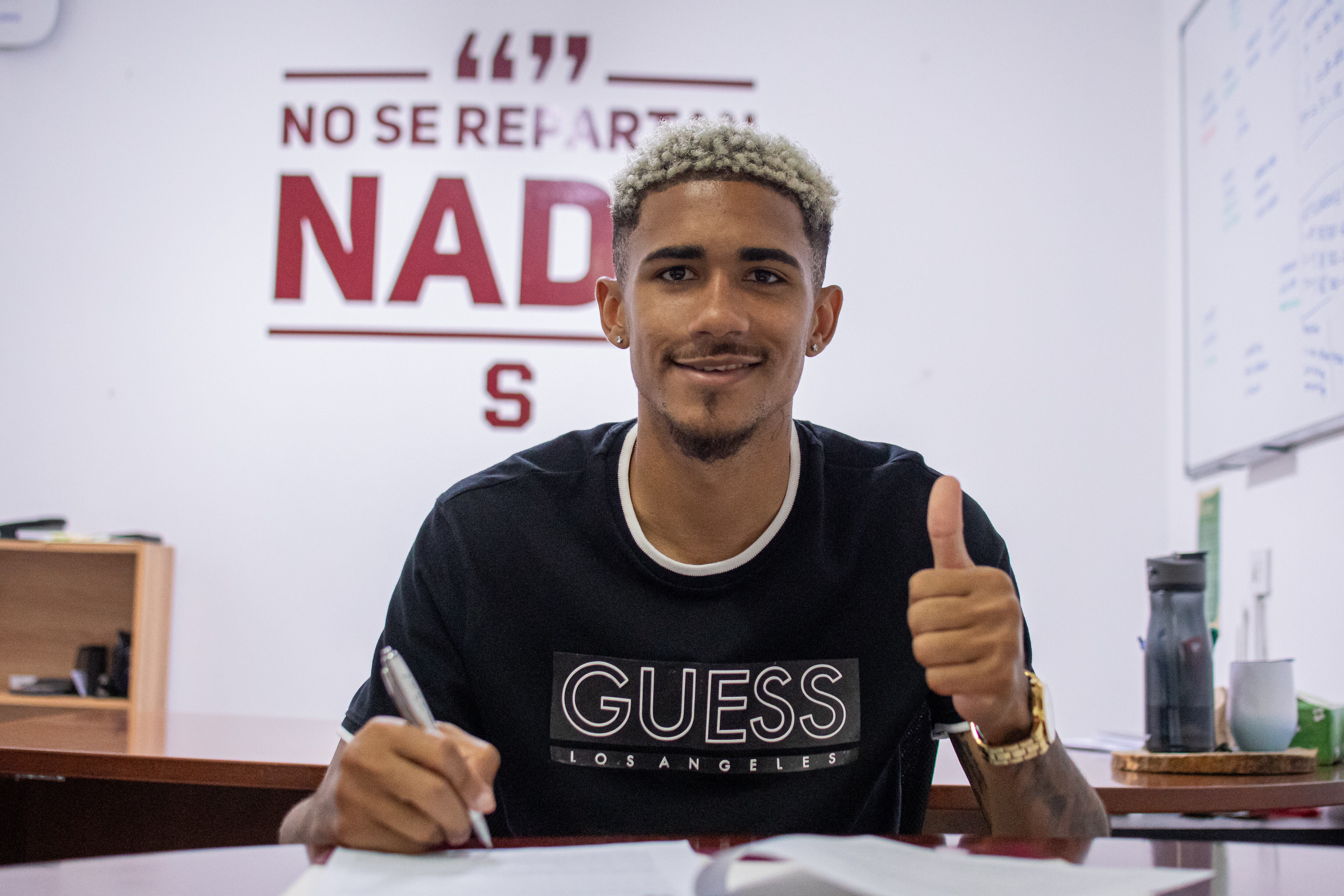 Eduardo Anderson estará por seis meses vistiendo la camiseta del Saprissa.