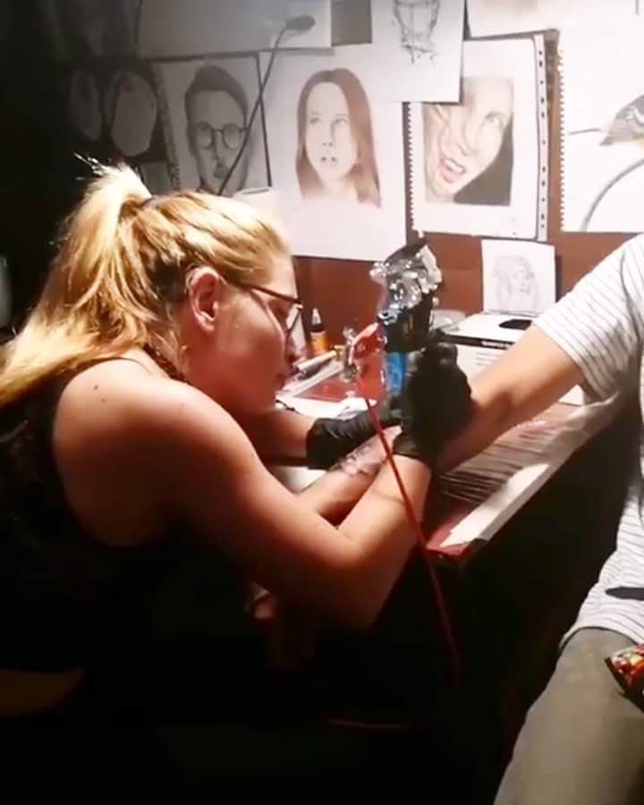 Ana Solano Villalobos, tiene 28 años, y hoy está a las puertas de uno de los logros más grandes que un percusionista puede soñar: representar a Costa Rica en el World Percussion Group 2026, el evento de percusión más prestigioso del planeta, es un mundial de percusión y ella sí clasificó.