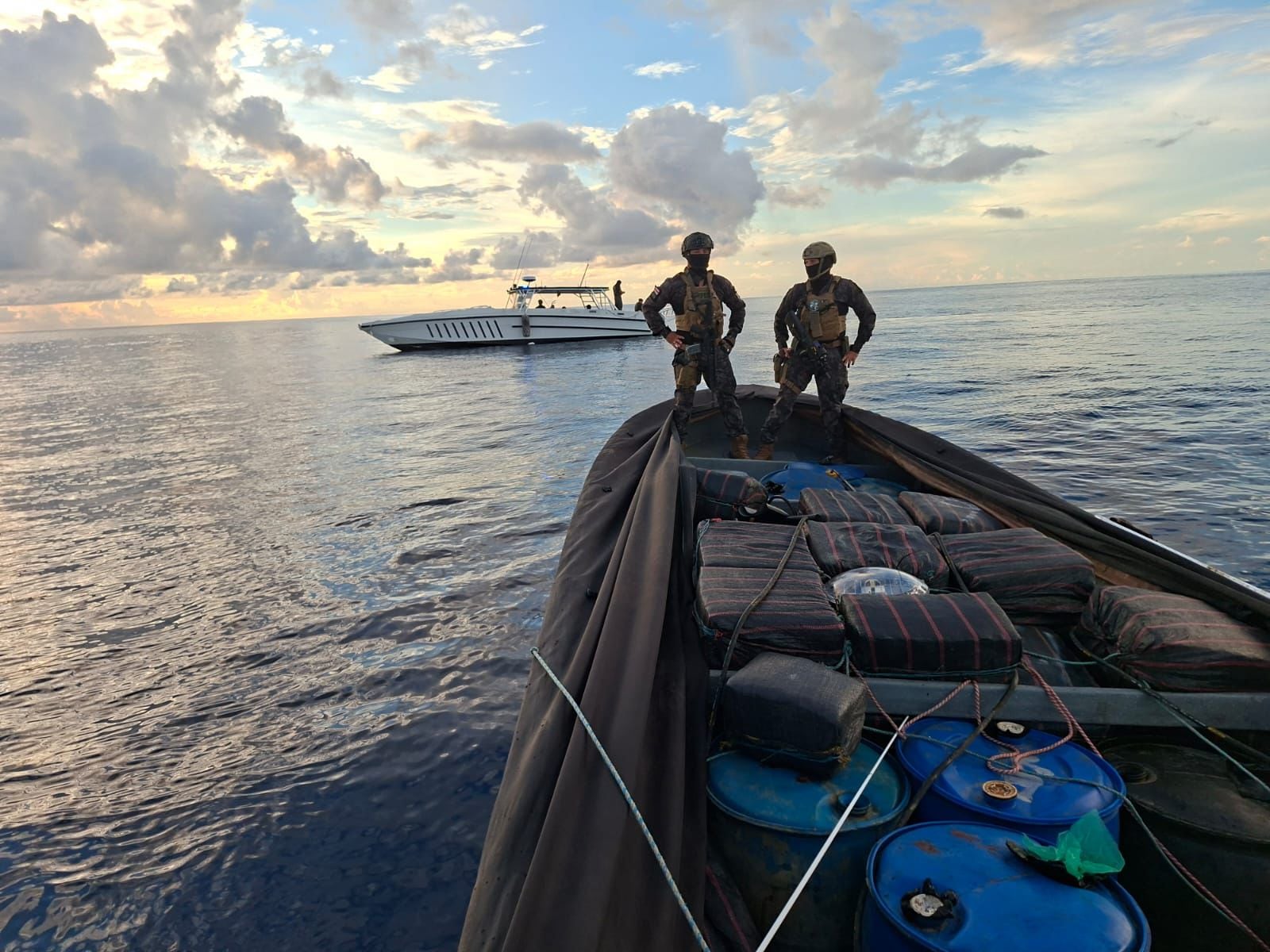 las autoridades decomisaron 176 kilos de cocaína y 1.266 kilos de marihuana. Foto MSP.