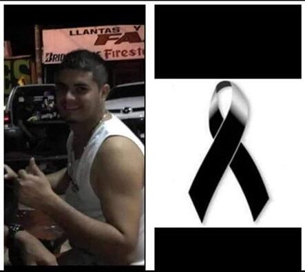 Joven que repartía pollo frito en motocicleta muere al chocar contra carro. Foto tomada de Facebook-