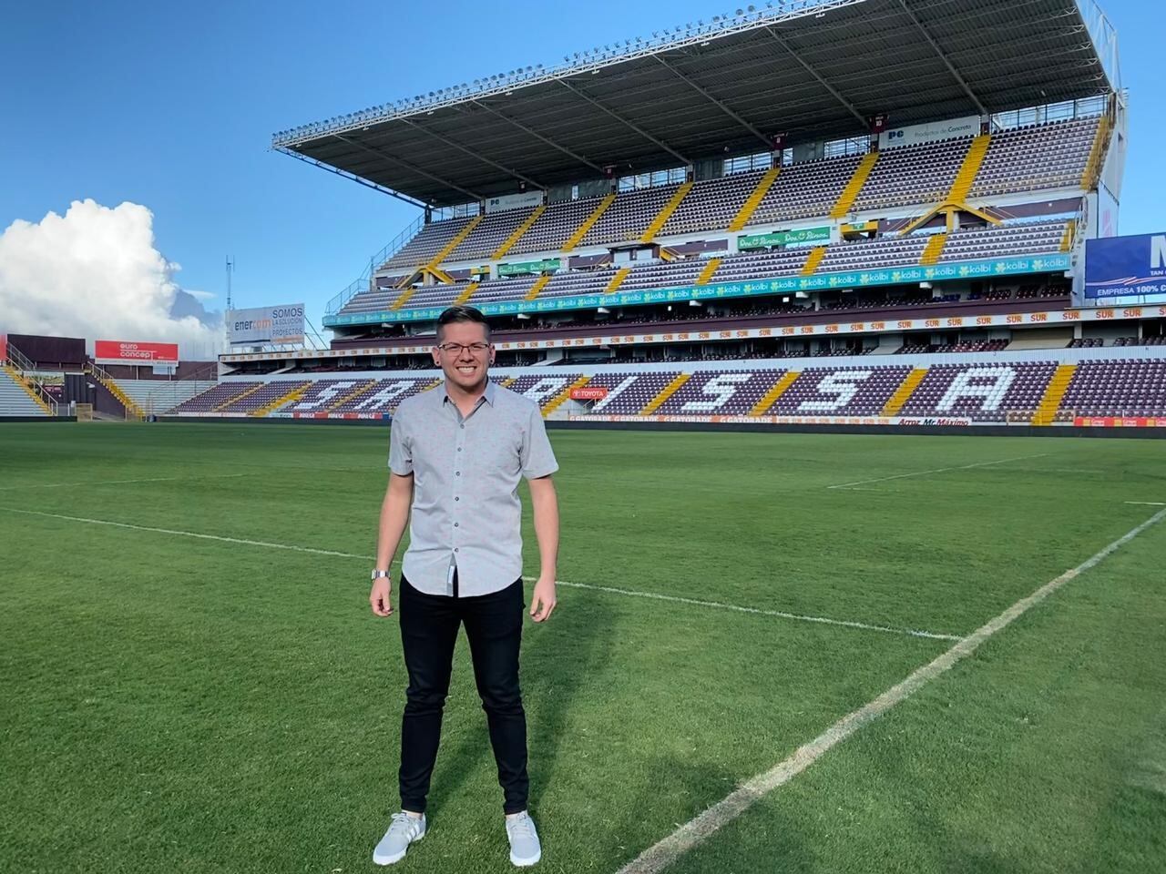 Steven Bolaños, morado de corazón. Cortesía.