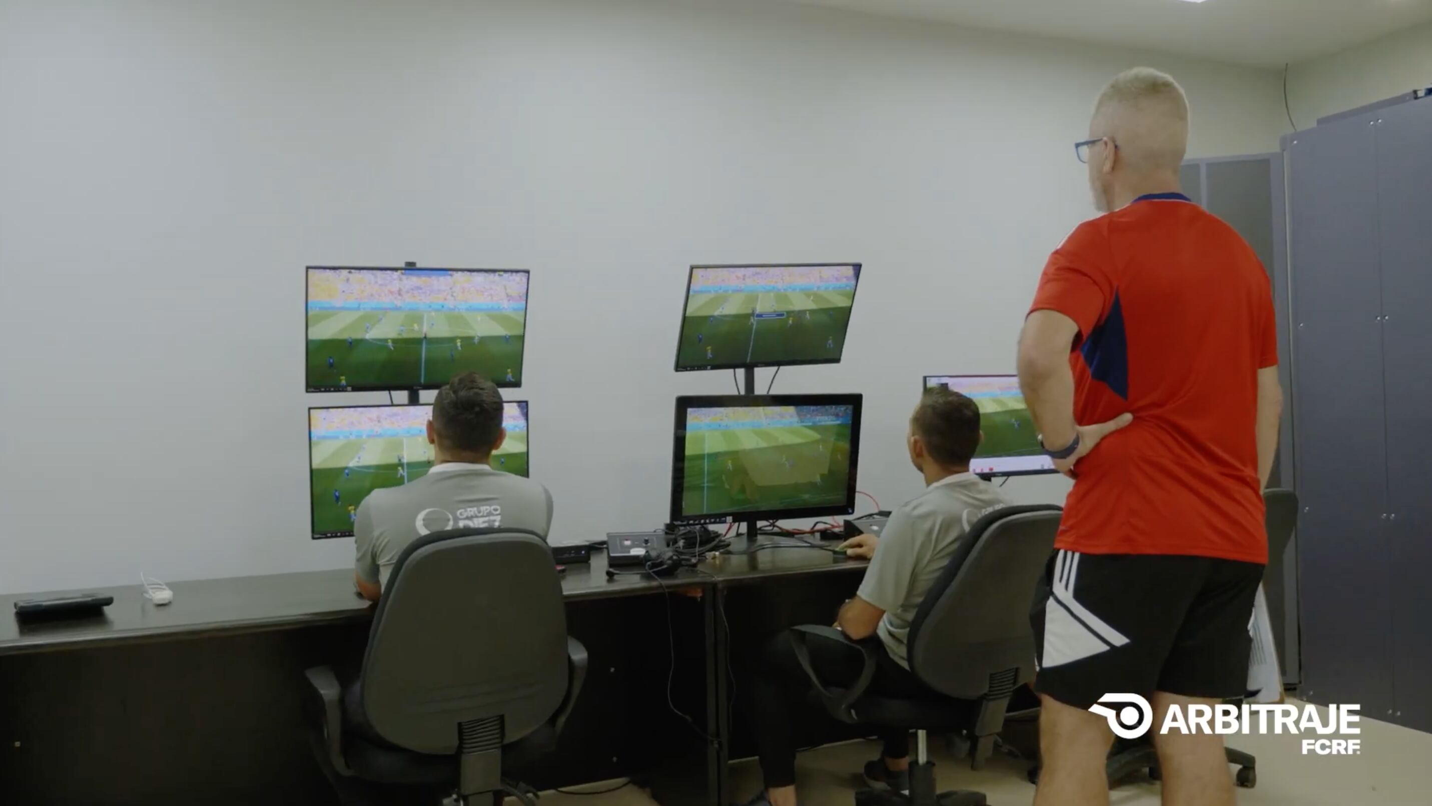 De esta forma los árbitros VAR se colocarán en la Sala VOR durante los juegos.