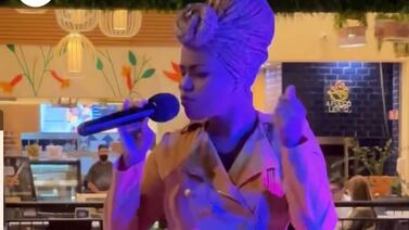 Charlene Stewart y su “ahijada” le cantarán al amor