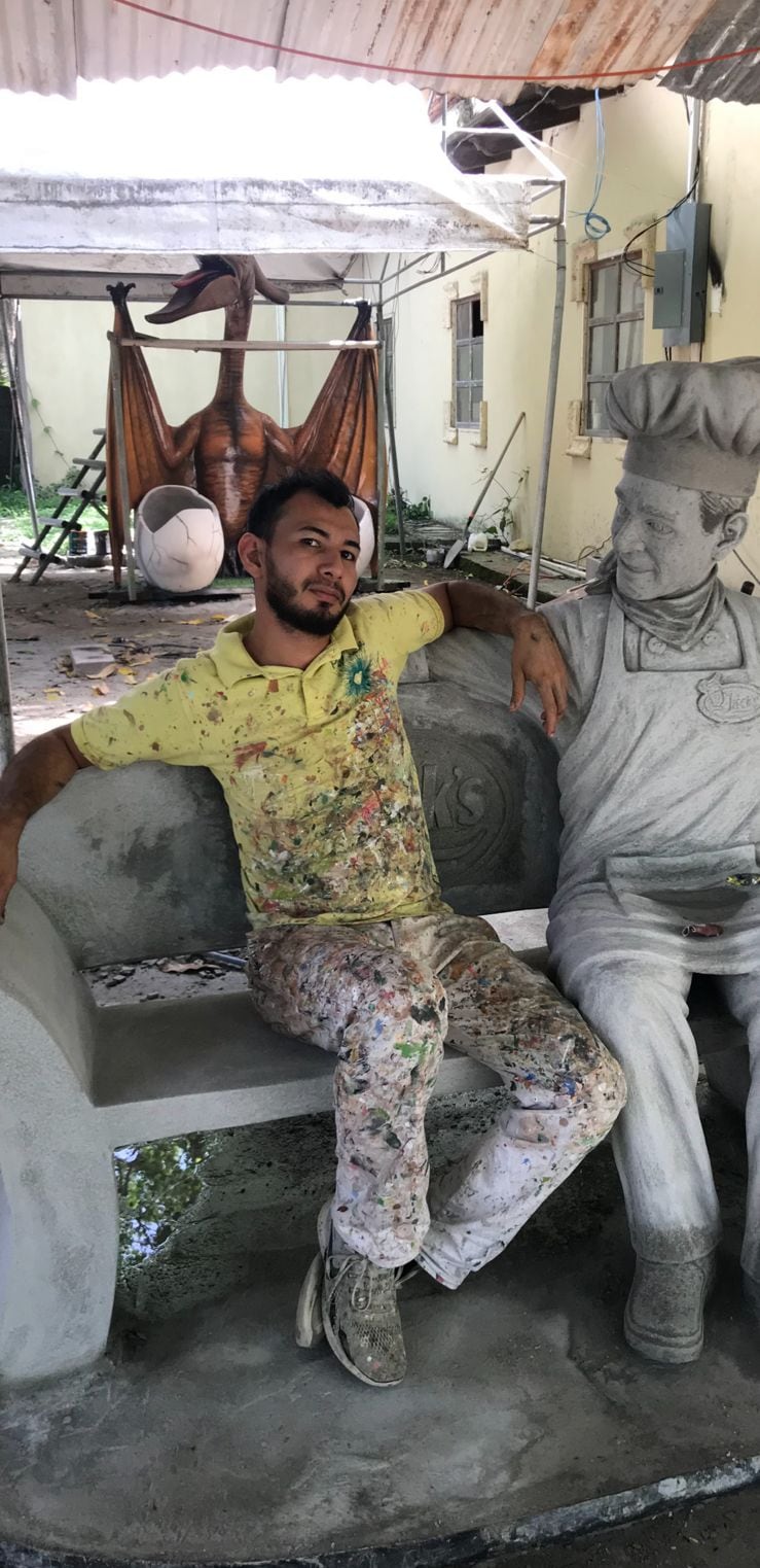 Además de ser fabricante de prótesis, Yeison Silva es pintor y escultor, cuyas pasiones las fue descubriendo a través de los años.