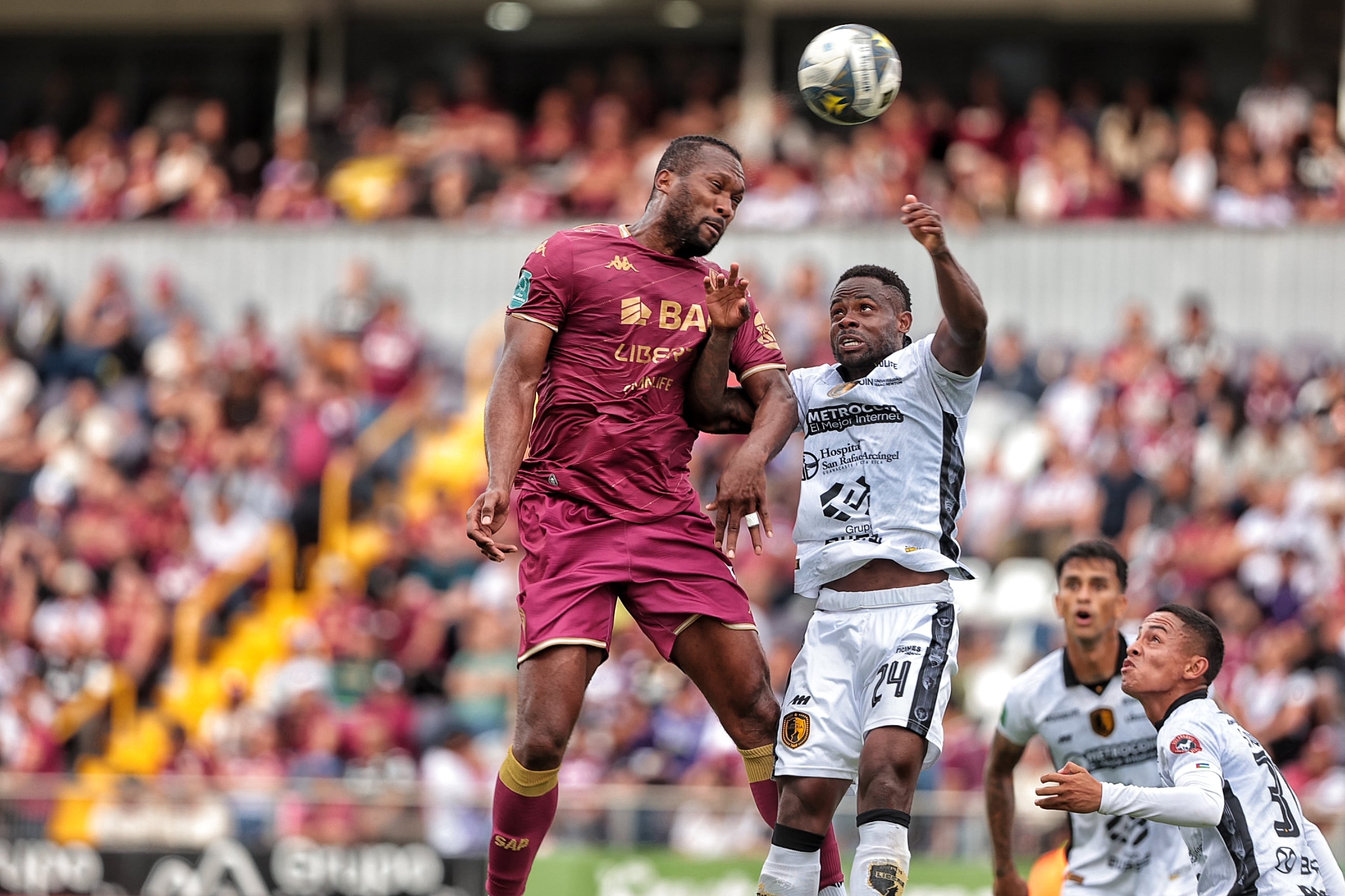 12/04/2026/ juego entere Deportivo Saprissa vs Municipal Liberia por la Liga a Promerica en el estadio Ricardo Saprissa/ foto John Durán