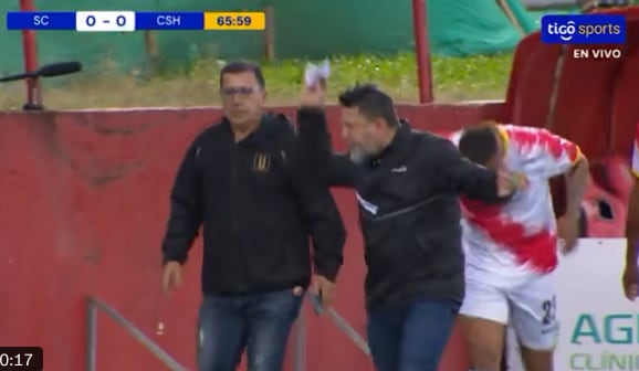 Jafet Soto
Erick Mora
reclamo al comisario de la Unafut
26 de abril del 2025
Reproducción de Tigo Sports