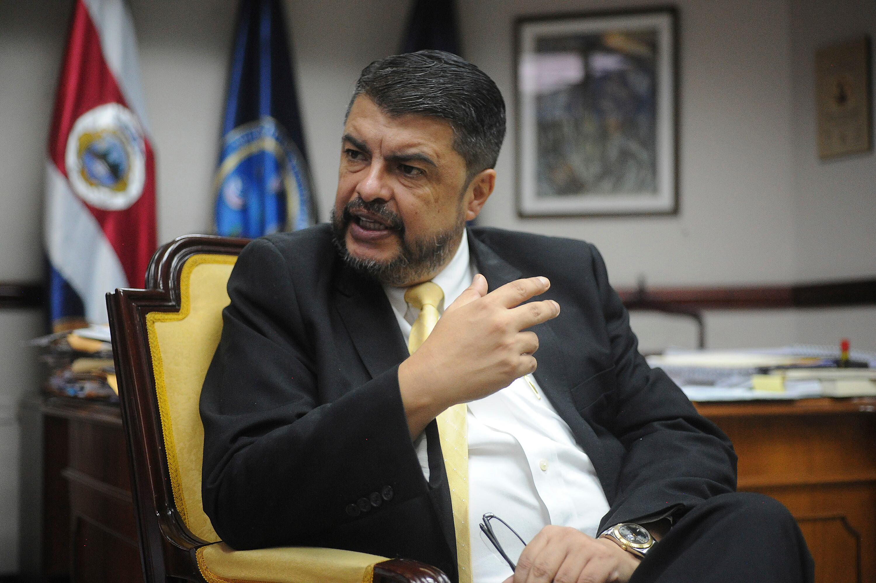 10\04\24 San José, Ministerio de Seguridad Entrevista con Mario Zamora Coredero, Zamora abogado graduado de la Universidad de Costa Rica, con estudios de posgrado en Derecho de la Universidad de Salamanca, ministro de Seguridad entre 2011 y 2014, durante el gobierno de la presidenta Laura Chinchilla Miranda.