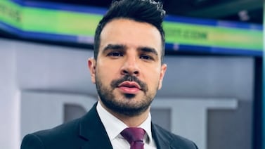 Así lucía Sergio González cuando debutó en Telenoticias con apenas 17 años