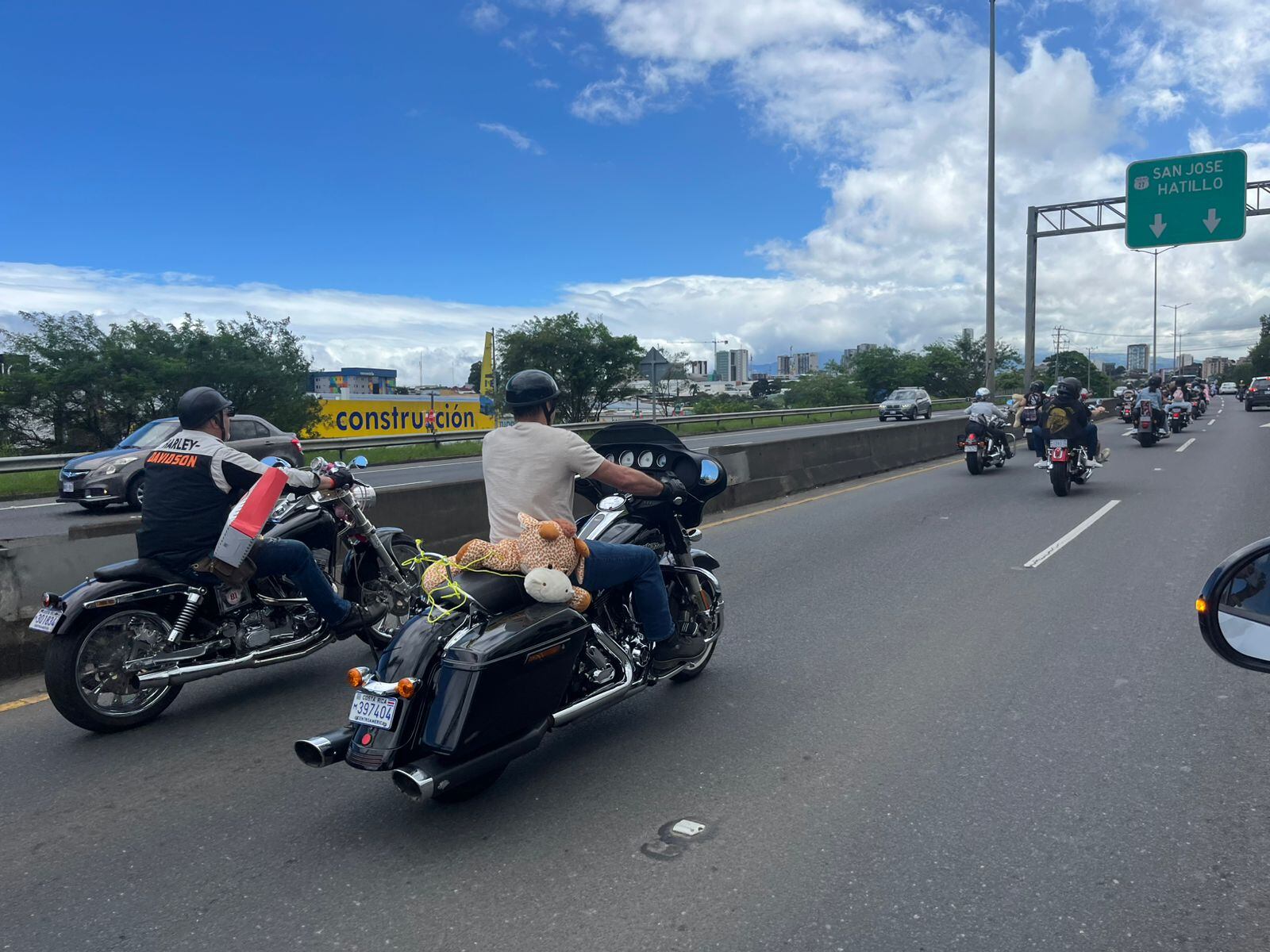 El evento anual llamado “Costa Rica Toy Run” organizado por la Asociación Costarricense de Motoclubes en colaboración con Ruta 27 by Globalvia, ha sido una tradición que une a motociclistas y comunidades para brindar un día inolvidable a los niños en situación de vulnerabilidad.