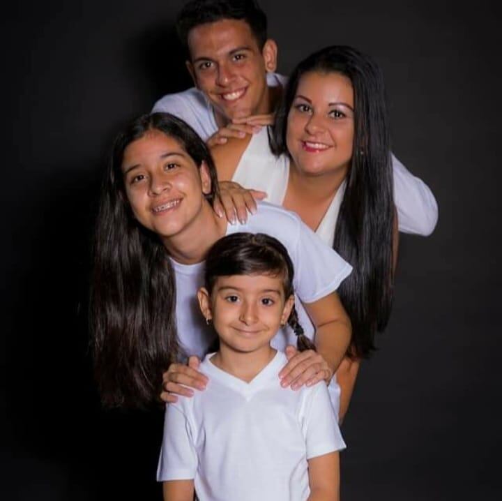 Justin vive con su mamá Jeimy y sus hermanas Alisson y Lucía. Facebook.