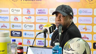 Periodista al que Hernán Medford le tiró en conferencia de prensa le respondió al técnico de Saprissa