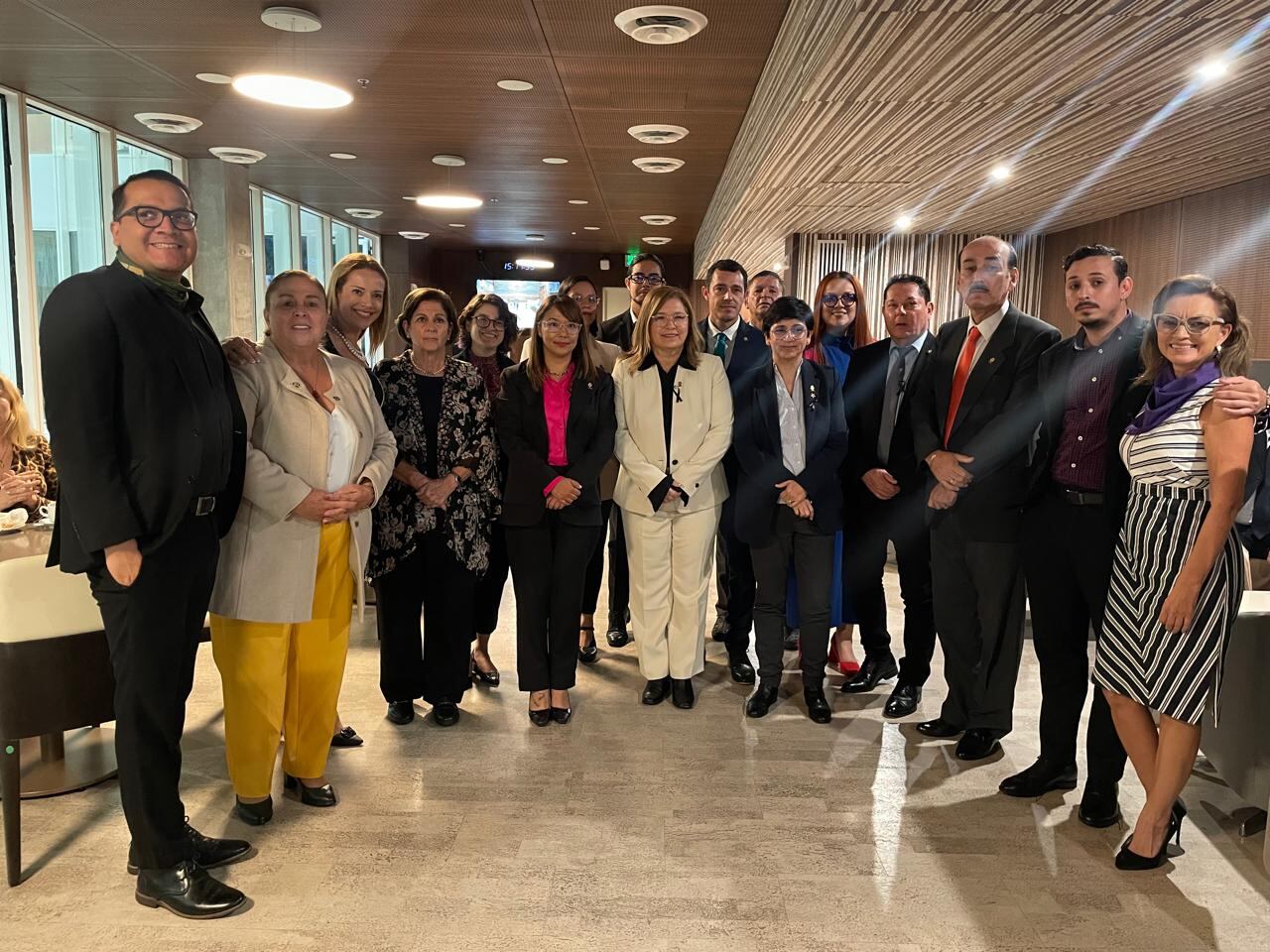 Diputados que viven agarrados del pelo se unieron para hacerle el feo a alguien