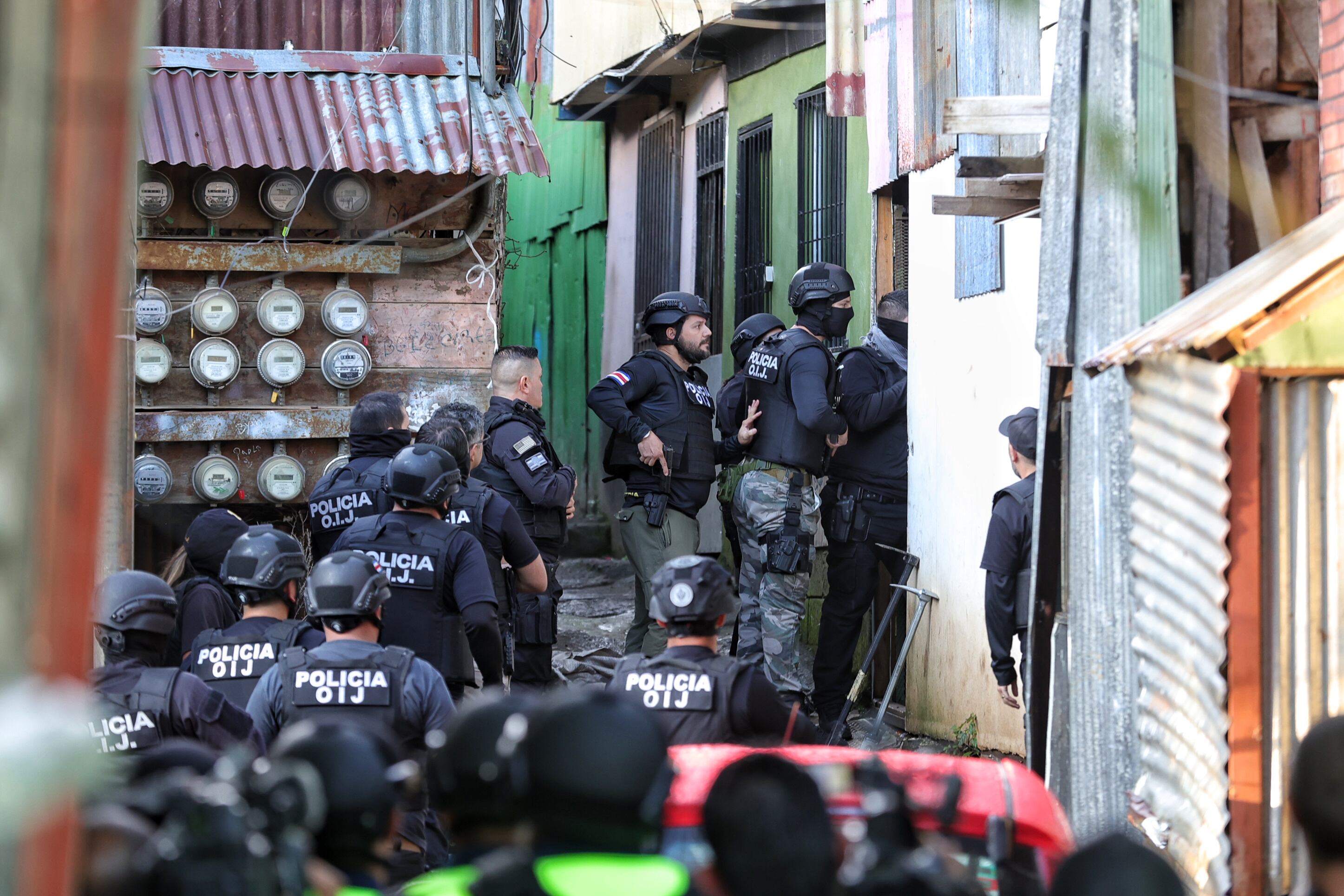 12/08/2025/ Allanamientos Guararí de Heredia / foto John Durán