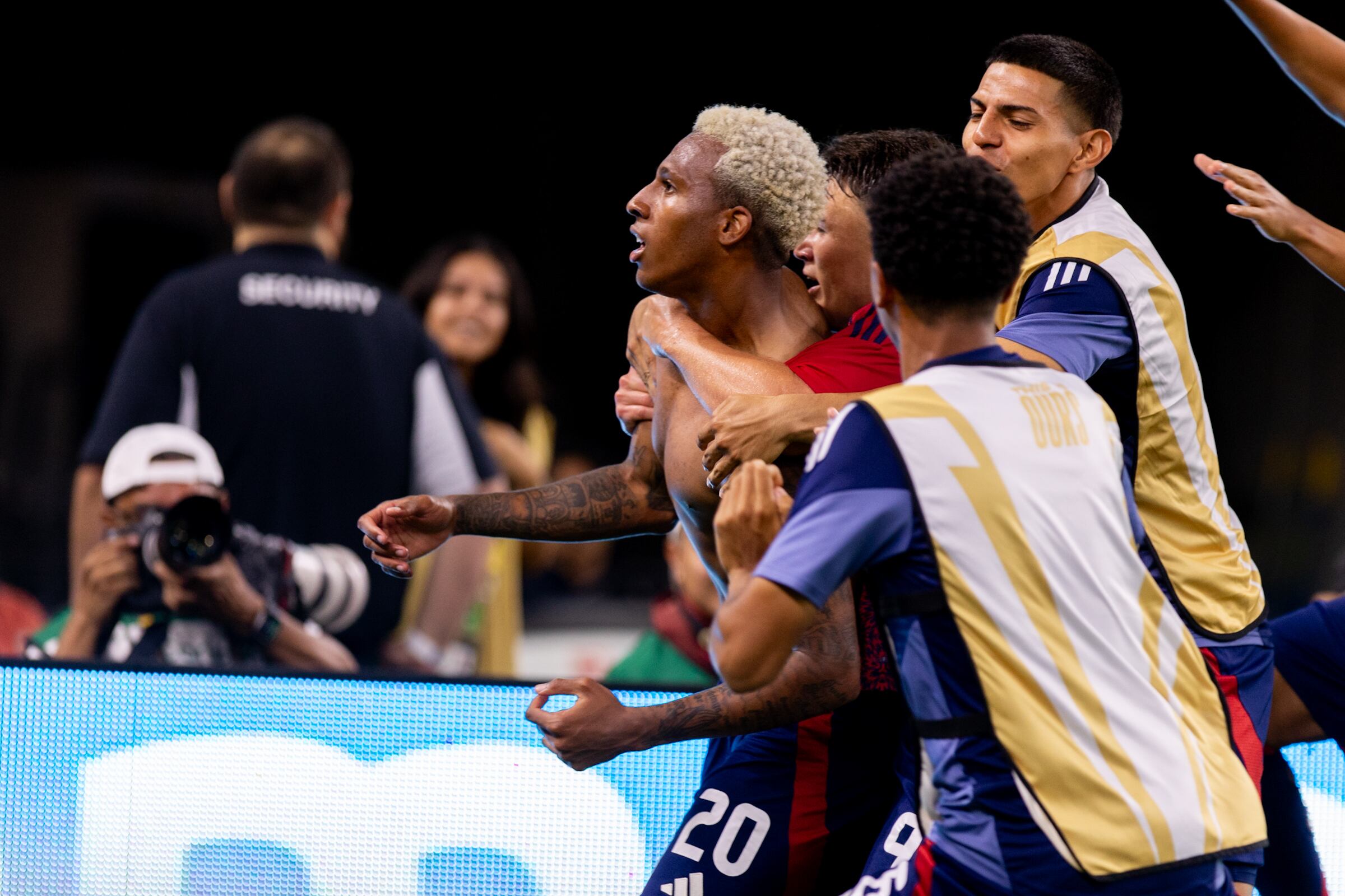 La celebración de Josimar Alcócer y sus compañeros fue un desahogo. La Selección de Costa Rica derrotó a República Dominicana en la Copa Oro.