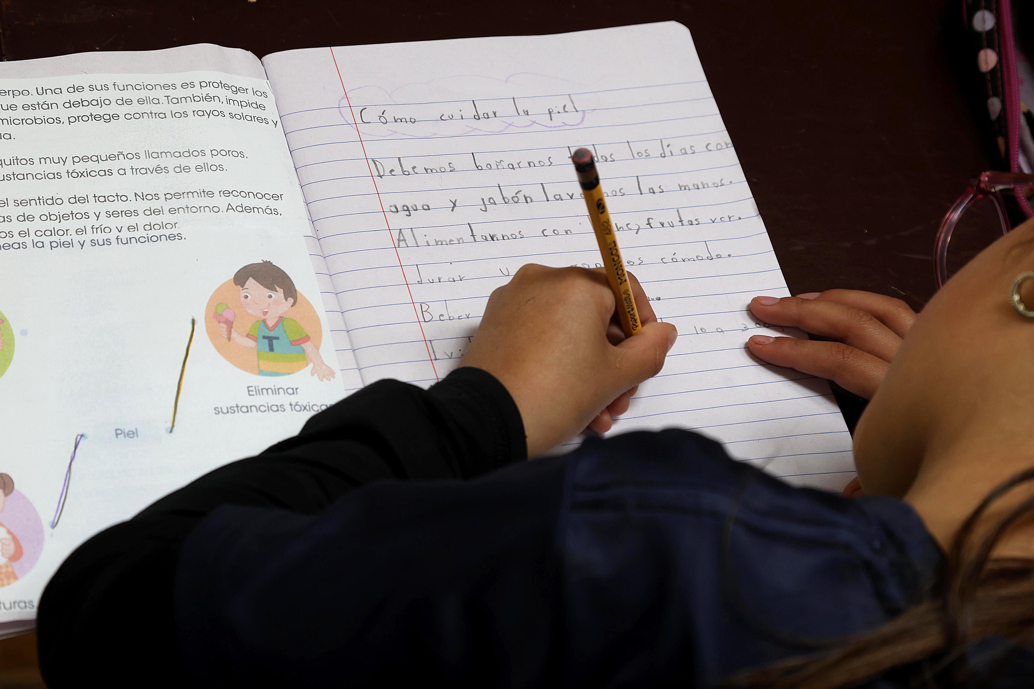 18/04/2024   San Juan de Chicuá. Fotografías conceptuales de maestros y estudiantes escolares en la Escuela Emilio Robert Brouca. Foto: Rafael Pacheco Granados