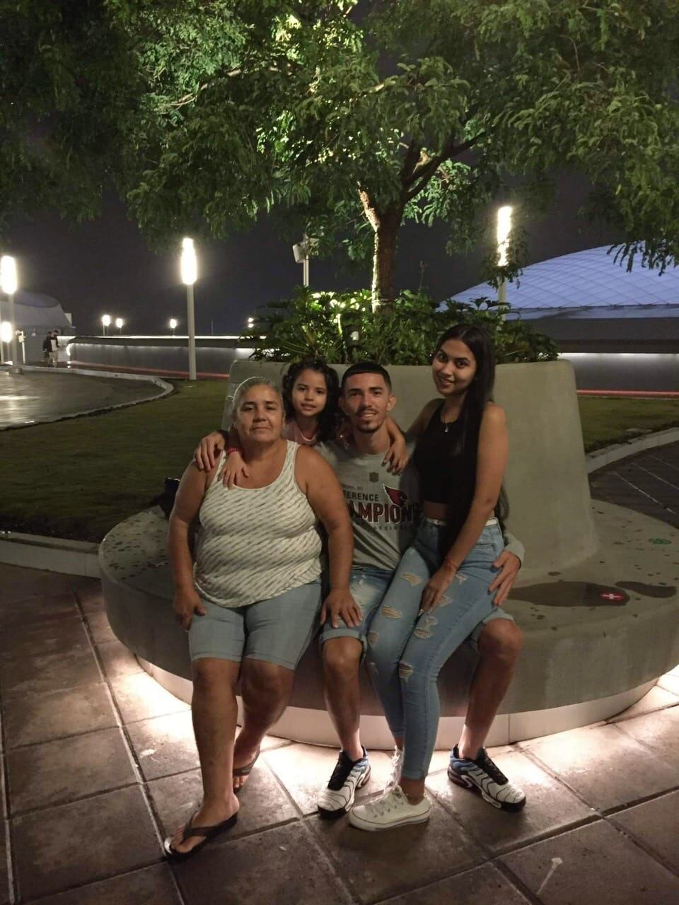 Jefferson se siente afortunado por tener en su vida a su mamá Cristina, a su esposa Tania y a su hija Keidelyn. Cortesía.