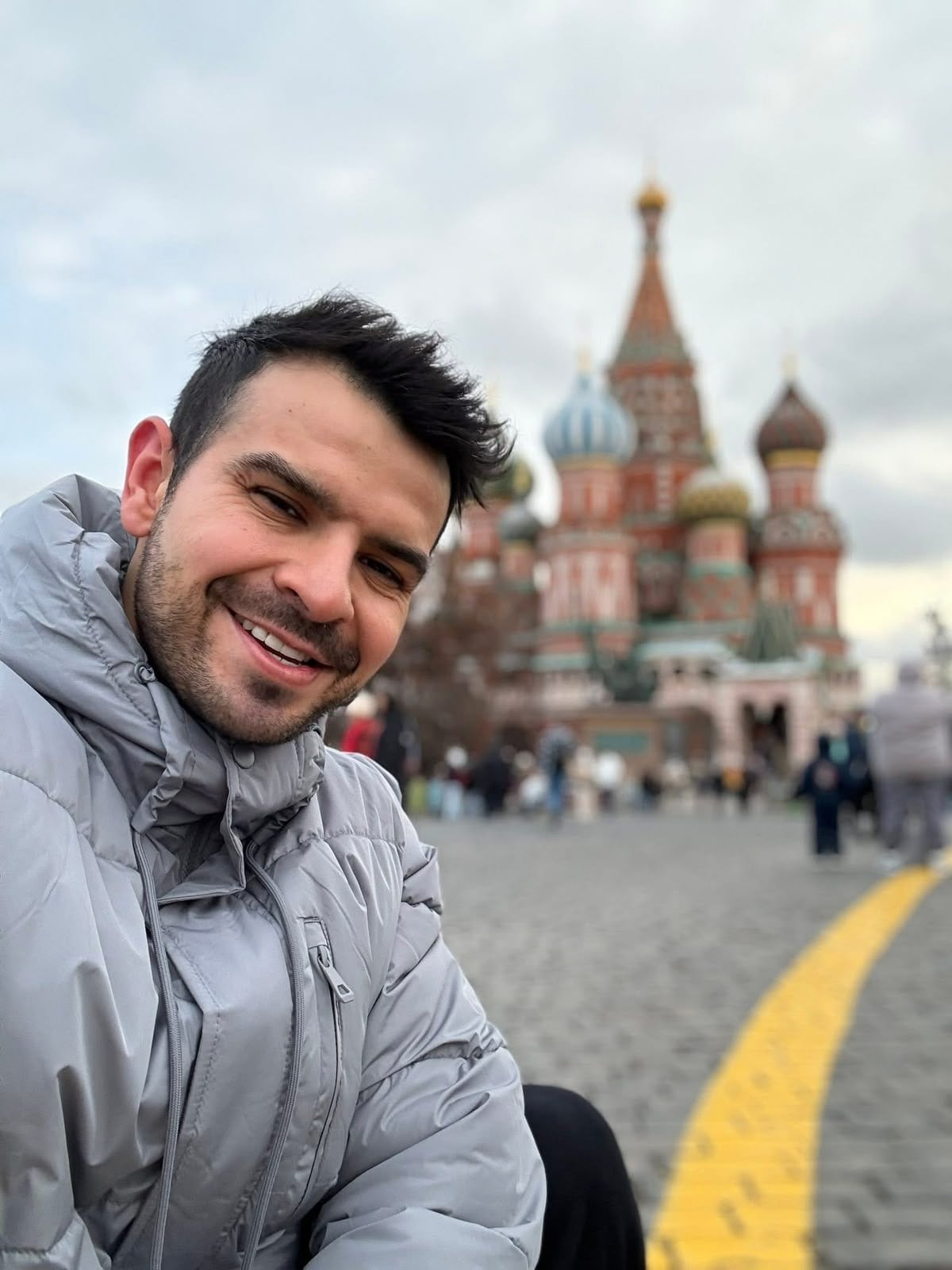 Sergio González Vargas, de 34 años, es el primer tico presentador y corresponsal del canal RT en Español y desde Moscú cuenta noticias al mundo