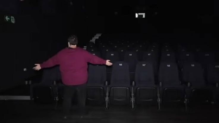 El grupo paranormal Noctis Proyecto Paranormal Latinoamérica cuentan la noche en que vieron una sombra de aspecto diabólico, captaron una risa infantil y establecieron contacto con una entidad durante la primera investigación paranormal autorizada en el Mall San Pedro