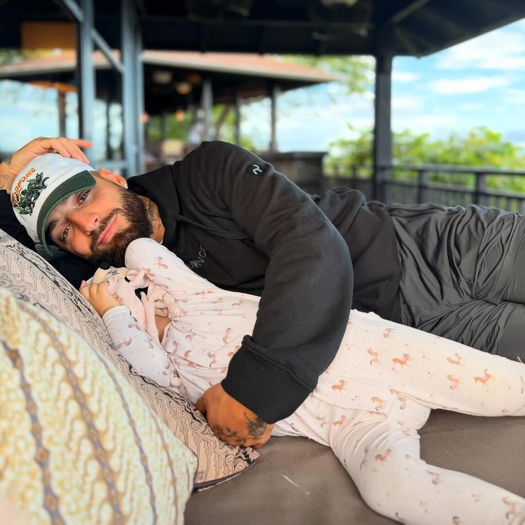Maluma está en el país junto a su hija París con quien ha disfrutado estas vacaciones.