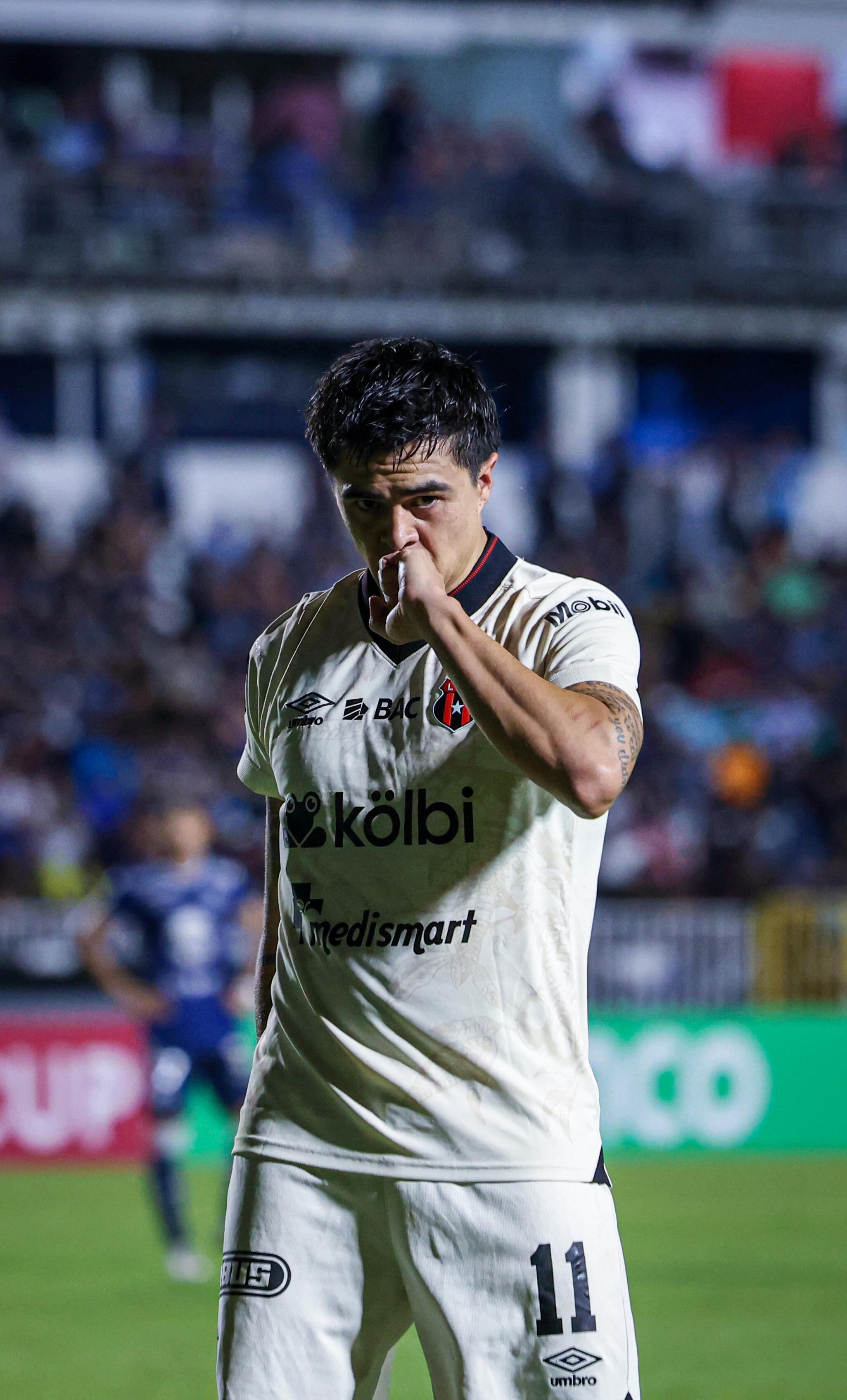 Diego Campos festeja tras anotar el gol del triunfo que dio la clasificación a Liga Deportiva Alajuelense ante Motagua de Honduras este martes 30 de setiembre.