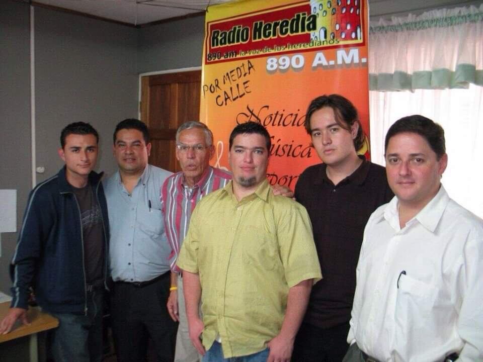 Glen Montero González, sonidista o controlista de radio Monumental y Pelando el ojo.