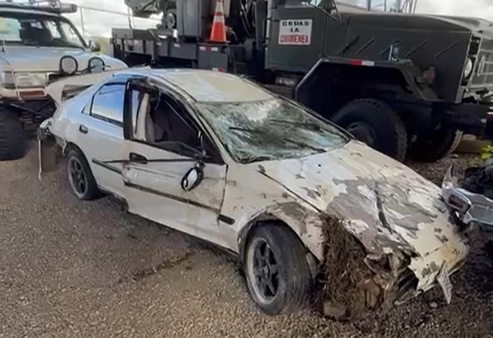 Así quedó el carro en el que viajaba la pareja. Foto San Vito Televisión.