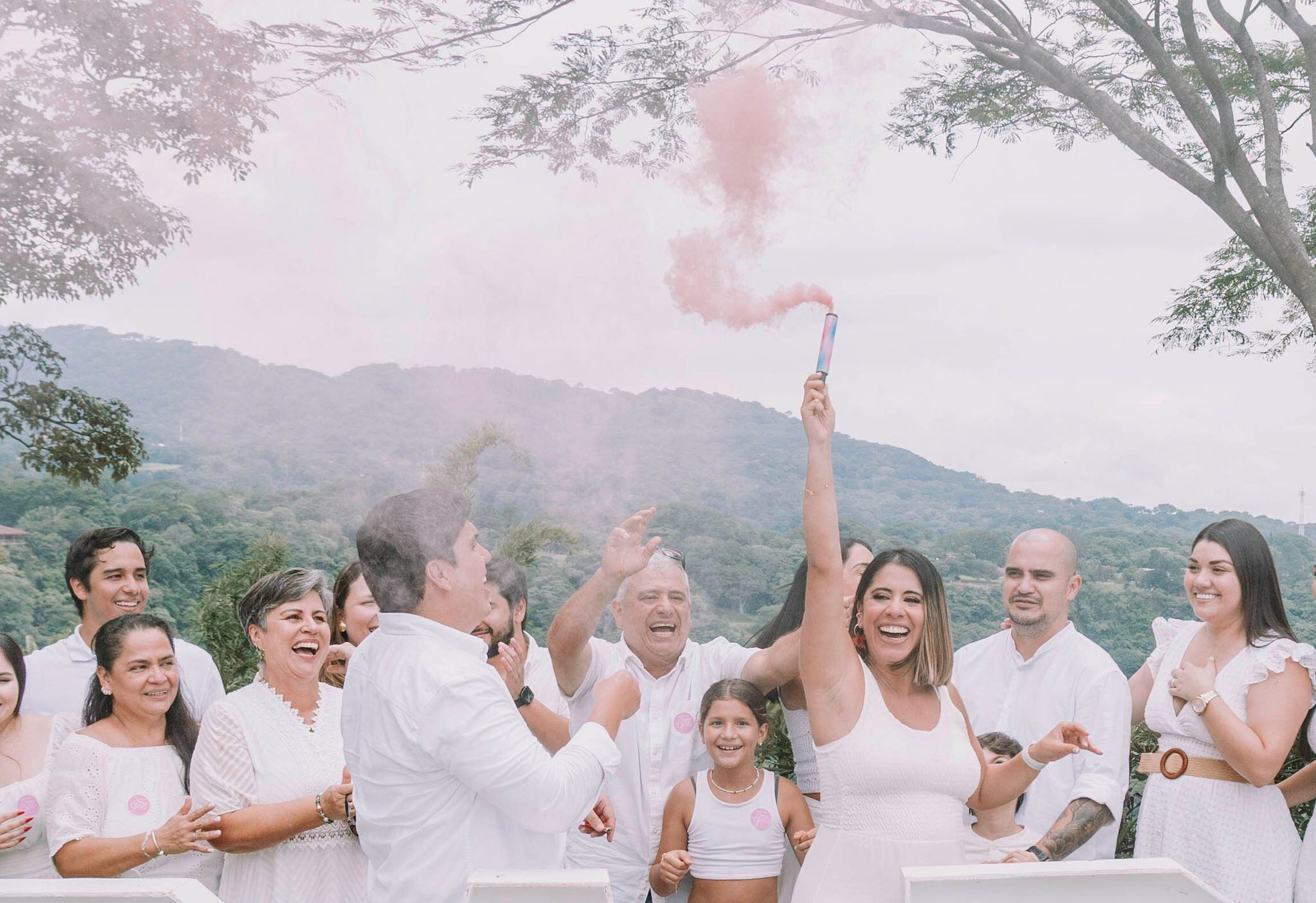 Periodistas Gabriela Durán y Kevin Barrantes esperan su primera hija