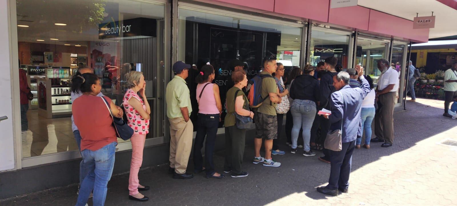 Errol Vásquez es un chancero del puritico corazón de San José quien jamás le ha subido un cinco a los Chances y la Lotería que vende.