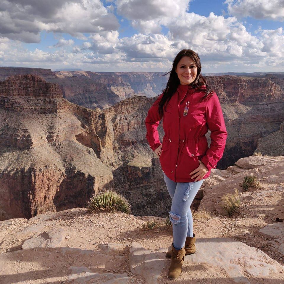 Alejandra Arroyo es medio tica y medio indú, vive en Costa Rica, y sin haber llevado un solo curso en pastelería, es una artista con las galletas