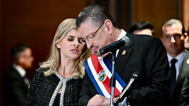 ¿Por qué Rodrigo Chaves y Laura Fernández hablan de dictadura y golpe de Estado? Expertos revelan truco mental