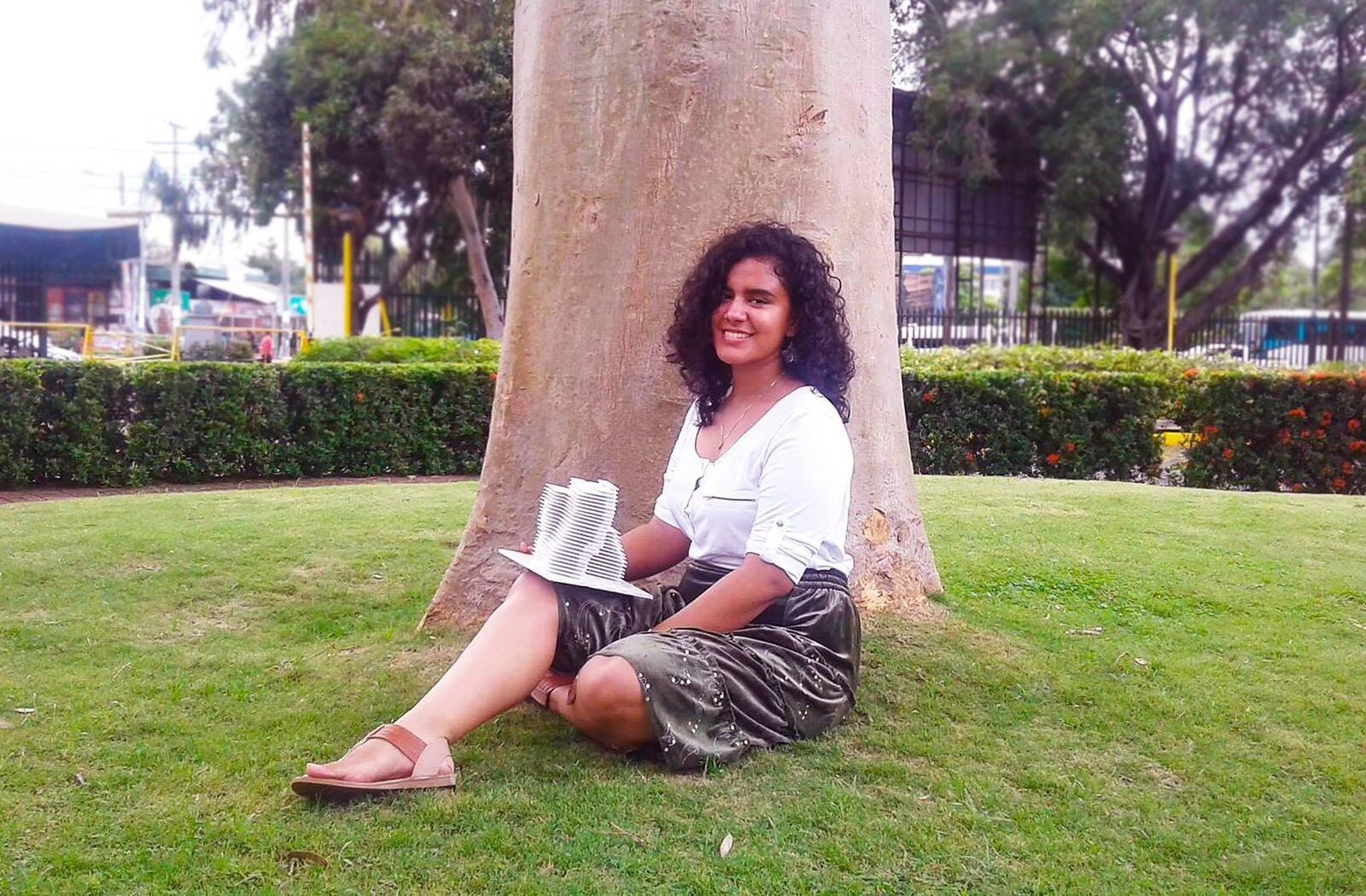 Morena es una artista nicaragüense que se exilió en Costa Rica desde el 2018. Tiene 25 años y es de Masaya