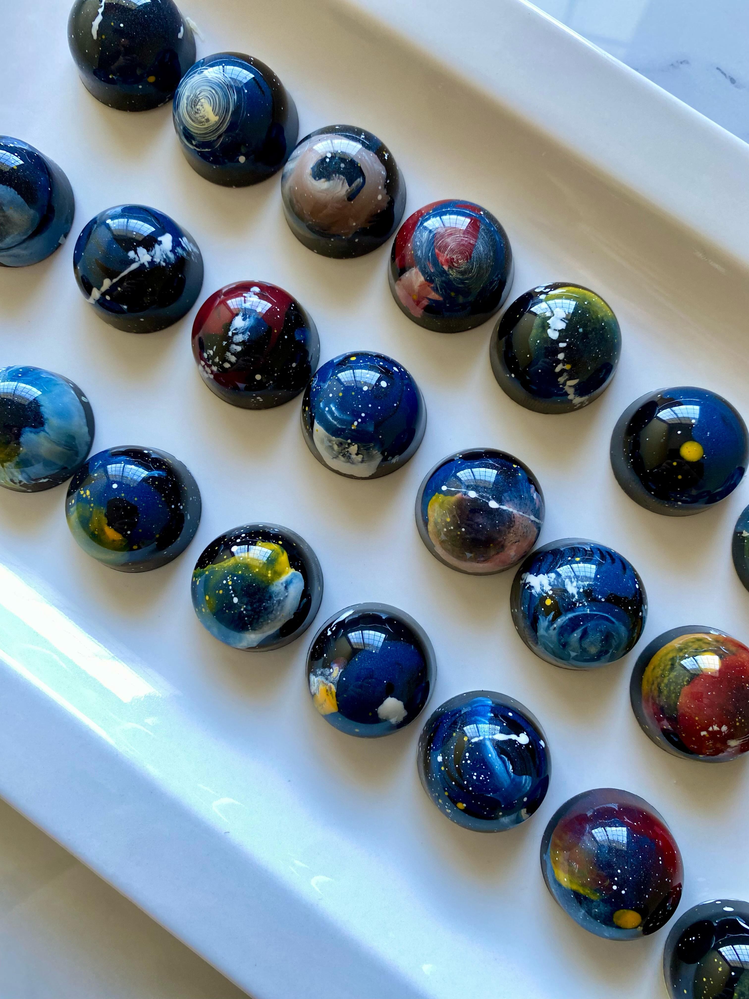 Omar Quesada Mora es un chocolatero pulseador de Ciudad Quesada que tiene un negocito llamado Zicolates