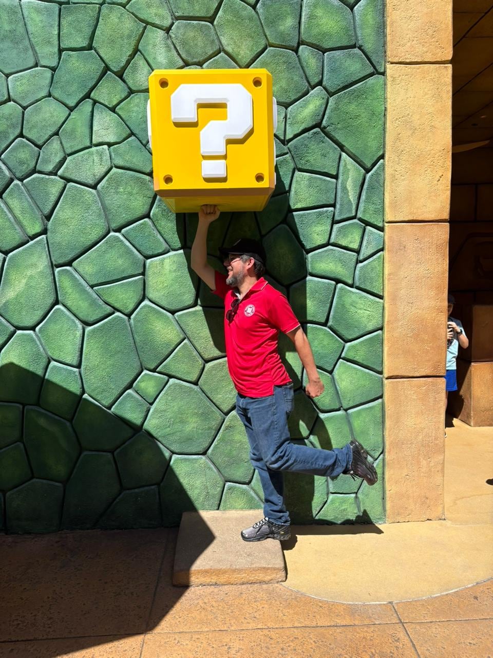 El economista, contador y abogado José Jiménez Blanco, quien ganó legalmente el nombre Super Mario a la gigante Nintendo, un año después del triunfo visitó el parque de Mario Bros en Estados Unidos Carlos Alfaro, hijo de José Mario Alfaro González, fundador del supermercado en 1972. El nombre Super Mario nació en 1998 y fue registrado legalmente hasta el 2013.