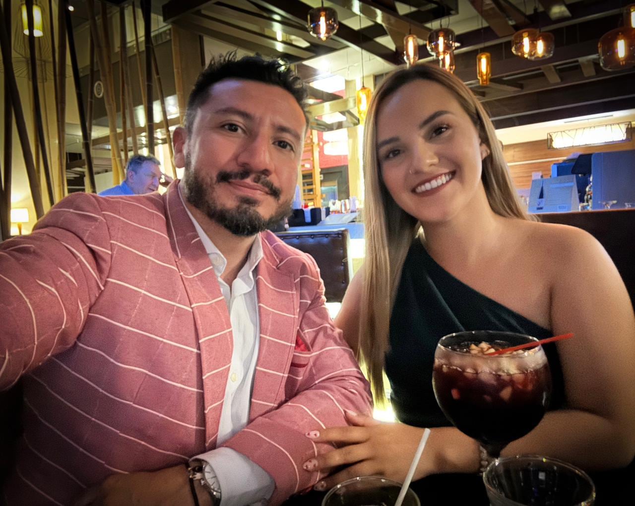 Luis Carlos Monge y su novia Mitzi Solís