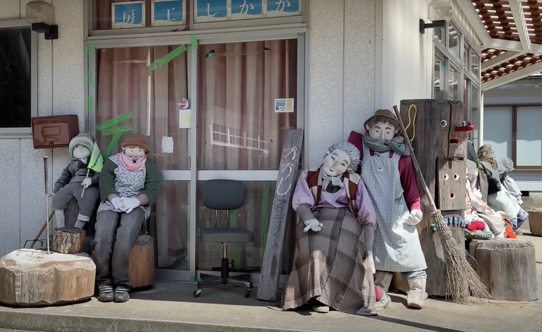 Pueblo fantasma habitado por muñecos de trapo. Foto: Captura de pantalla YouTube Tío Frank / El Tiempo, GDA