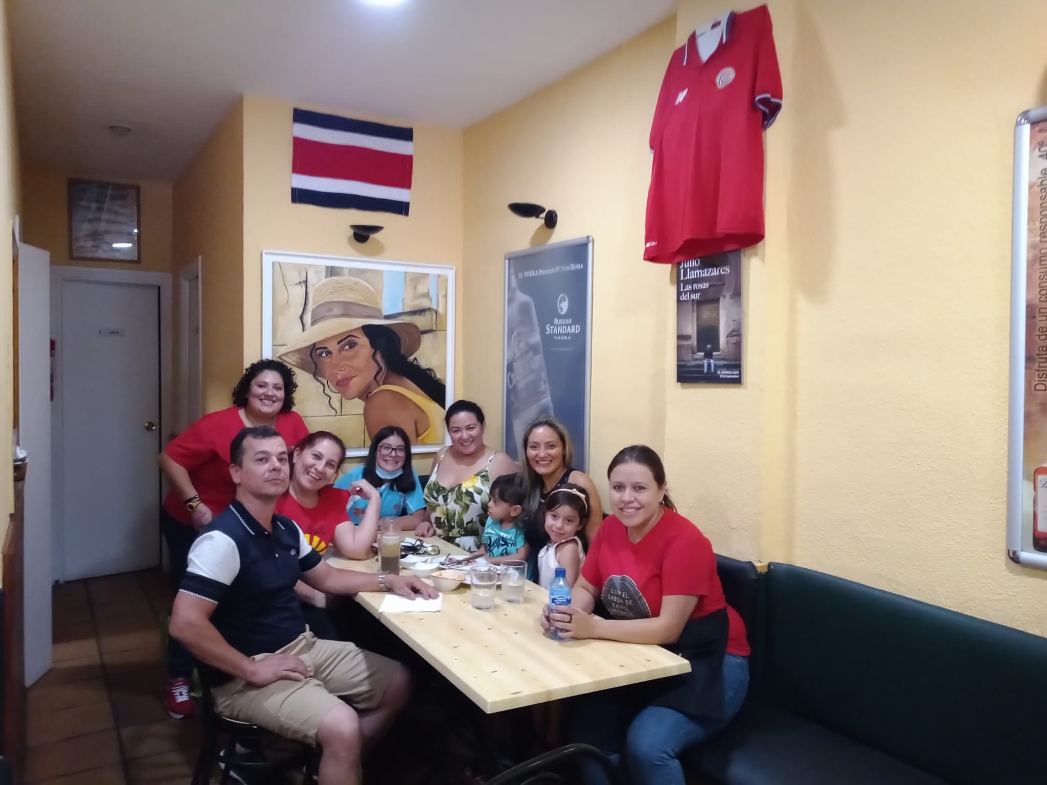 Después de 10 meses de haber enamorado a los madrileños con la cocina típica costarricense, la tica Giannina Ortega (quien nació y se crio en Hatillo 8) se decidió a emprender con la venta de nuestros platillos en el puro corazón de Madrid, España
